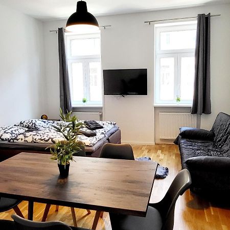 Sunny Apartment With 1 Balcony Wien Eksteriør billede